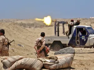 Fighters from of the Southern Transitional Council (STC) fire towards the positions of Saudi-backed government forces during clashes in the Sheikh Salim area in the southern Abyan province on May 11, 2020. Nabil HASAN / AFP