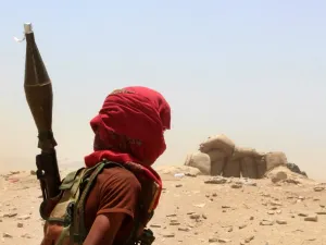 A fighter from of the Southern Transitional Council (STC) looks on during clashes with Saudi-backed government forces in the Sheikh Salim area in the southern Abyan province on May 12, 2020. Saleh Al-OBEIDI / AFP