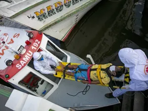 Health personnel of a medical emergency response service carry Brazilian Eladio Lopes, 79, -infected with the new coronavirus- on a stretcher to be transferred on an ambulance boat from the community of Portel to a hospital in Breves, on Marajo island, Para state, Brazil, on May 25, 2020. Ambulance boat services allow critical COVID-19 patients to be tranferred in very remote areas surrounded by water in Brazil. TARSO SARRAF / AFP