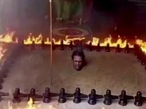 Srinivasa Siddhar from Tamil Nadu buries himself up to his head and surrounds himself with fire in eight-hour ritual to end the pandemic#COVID_19 (Twitter)