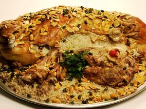 خروف محشي بالارز والتوابل