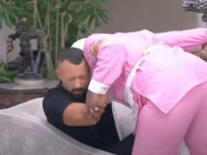 خادمة فيفي عبده تقبل أحمد فهمي..فيديو صادم!
