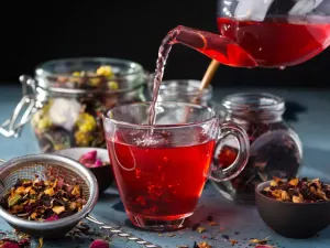 ماذا تعرف عن فوائد ومضار شراب الكركديه؟