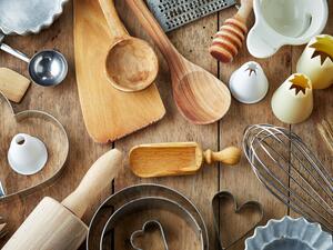 الفرشاة تستخدم لدهن سطح العجين بالبيض، الحليب أو الزبدة استعداداً لخبزه الفرشاة تستخدم لدهن سطح العجين بالبيض، الحليب أو الزبدة استعداداً لخبزه