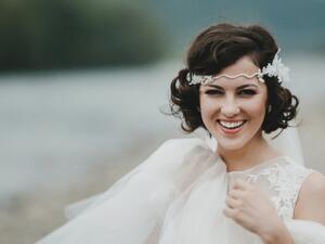 تعتبر التسريحات الفرنسية من أجمل التسريحات المناسبة للعروس ذات الشعر القصير تعتبر التسريحات الفرنسية من أجمل التسريحات المناسبة للعروس ذات الشعر القصير