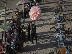 Palestinians gather at the beach during the Eid al-Fitr, the Muslim holiday which starts at the conclusion of the holy fasting month of Ramadan, in Gaza City on May 26, 2020 amid the coronavirus Covid-19 pandemic. Local authorities in the Hamas-run Palestinian enclave allowed mosques to reopen for Eid al-Fitr as social distancing procedures for the novel coronavirus are maintained while encouraging the elderly to perform prayers from home. MAHMUD HAMS / AFP