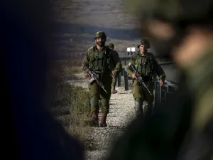 Israeli soldiers stand guard near the scene of a reported car-ramming attack north of the city of Ramallah in the Israeli-occupied West Bank, on May 29, 2020. A Palestinian man tried to ram a car into Israeli soldiers in the West Bank before being shot dead by troops, the Israeli army said in a statement. ABBAS MOMANI / AFP