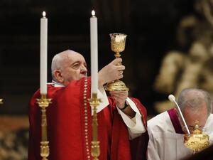 Pope Francis leads the Pentecost Mass in the Blessed Sacrament chapel of St. Peter's Basilica, at the Vatican on May 31, 2020, for the first time since lockdown was imposed three months ago to curb the spread of COVID-19, caused by the novel coronavirus. Remo CASILLI / POOL / AFP