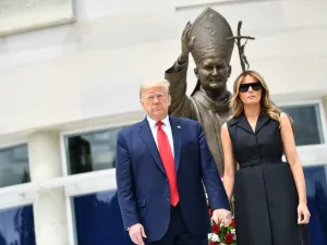 US President Donald Trump and First Lady Melania Trump visit the Saint John Paul II National Shrine, to lay a ceremonial wreath and observe a moment of remembrance under the Statue of Saint John Paul II on June 2, 2020 in Washington,DC. Brendan Smialowski / AFP