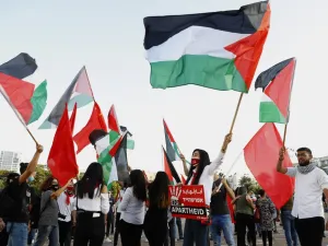 Protesters gather in Tel Aviv's Rabin Square on June 6, 2020, to denounce Israel's plan to annex parts of the occupied West Bank. Israeli Prime Minister Benjamin Netanyahu has vowed to forge ahead with annexing settlements and the Jordan Valley, in line with the peace proposals unveiled in January by US President Donald Trump. The plan has been angrily rejected by the Palestinians, who say they were not consulted on proposals they see as capitulating to Israeli demands. JACK GUEZ / AFP 
