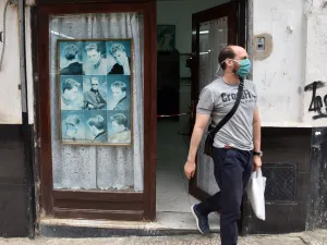 An Algerian man leaves a barber shop after getting a haircut in the capital Algiers on June 7, 2020, after authorities eased some restrictions put in place in a bid to fight the spread of the novel coronavirus. RYAD KRAMDI / AFP