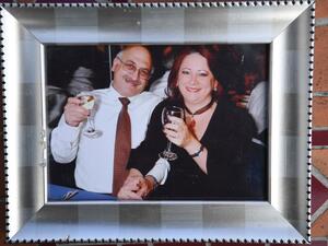 A picture shows a family photograph of Anoosheh Ashoori (L) and wife Sherry Izadi (R), seen during an interview with AFP in London on June 19, 2020. The sound is a little fuzzy but Anoosheh Ashoori's voice does not falter as he delivers his message to British Prime Minister Boris Johnson from inside Iran's Evin jail. DANIEL LEAL-OLIVAS / AFP