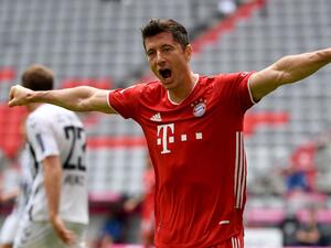 ليفاندوفسكي يسجل مجدداً