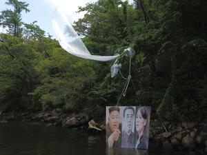 Balloons carrying half a million anti-Pyongyang leaflets were launched near the border towards North Korea, a defector-led activist group said on June 23, with the issue raising tensions on the peninsula. STR / YONHAP / AFP