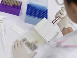 In this file photo taken on March 26, 2020 a researcher works on the diagnosis of suspected coronavirus COVID-19 cases in Belo Horizonte, state of Minas Gerais, Brazil, on March 26, 2020. Douglas MAGNO / AFP