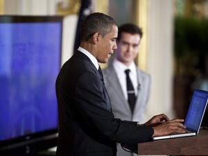 President Barack Obama posts a Tweet during an online Twitter town hall meeting from the East Room of the White House July 6, 2011 in Washington, DC. (BRENDAN SMIALOWSKI / GETTY IMAGES NORTH AMERICA / Getty Images via AFP)