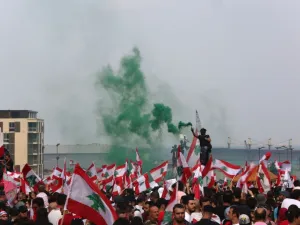 Lebanese protesters rally in downtown Beirut against tax increases and official corruption. (AFP photo)