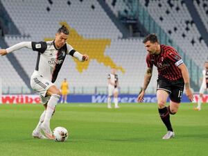 كريستيانو رونالدو (يسار)