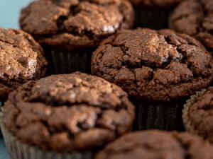 مافن الموز برقائق الشوكولاتة