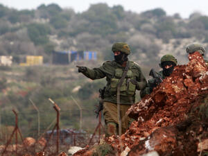 عناصر من قوات الاحتلال قرب الحدود اللبنانية