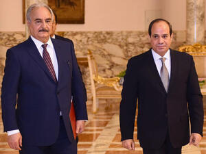  الرئيس المصري عبد الفتاح السيسي وقائد "الجيش الوطني الليبي" خليفة حفتر