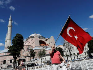  محكمة أبطلت مرسوما حكوميا يرجع لعام 1934 كان يقضي بتحويل مسجد آيا صوفيا إلى متحف