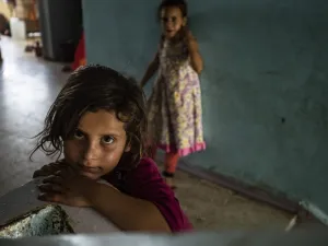 A girl looks on in the stairwell of a school building where Syrians -- displaced from the area of Ras al-Ain by the Turkish offensive on the northeast -- are staying in the city of Hasakah, on June 30, 2020. Delil SOULEIMAN / AFP