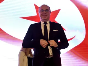 Tunisian Prime Minister Elyes Fakhfakh arrives to preside over the national conference "to establish decentralisation and local power" on July 15, 2020 in Tunis. The Islamist party Ennahdha has withdrawn its trust from the Fakhfakh government. The resignation of the head of government, Elyes Fakhfakh, or the continuation of his office at the head of the government depends on the results of the audit committee's investigation into the conflict of interest scandal, which will be published on Friday 17.  FETHI