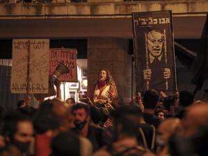 Protesters gather for a demonstration against the Israeli government near the Prime Minister's residence in Jerusalem on July 25, 2020. AHMAD GHARABLI / AFP