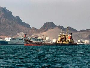  Oil tanker threatens create a huge oil slick in the Red Sea (AFP File Photo)