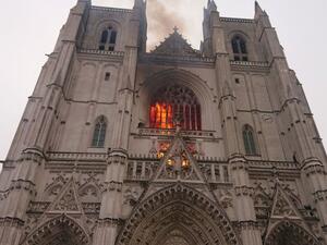 Nantes Cathedral is on fire (Twitter)