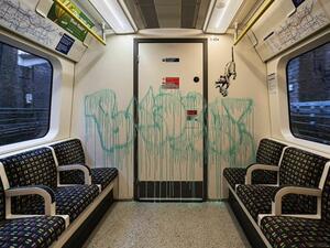 Another Banksy masterpiece from London tube  (Twitter)