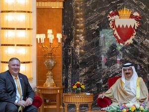 زار بومبيو السودان قبل البحرين. وأبلغته الحكومة السودانية أنها "لا تملك تفويضا" لاتخاذ قرار في شأن التطبيع مع إسرائيل 