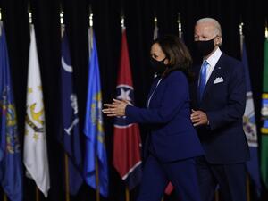 Democratic presidential nominee and former US Vice President Joe Biden (L) and vice presidential running mate, US Senator Kamala Harris, arrive to conduct their first press conference together in Wilmington, Delaware, on August 12, 2020. Olivier DOULIERY / AFP
