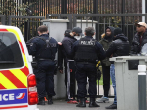 سيارة تصدم مجموعة من الناس أمام "حانة" شرق فرنسا