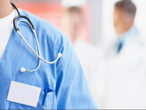 فيديو جديد لاعتداء مواطنين عراقيين على طبيب