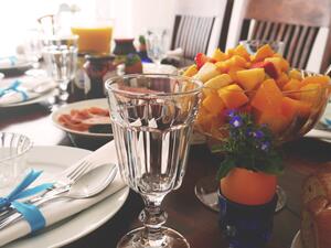 سلطة الفواكه الاستوائية بالآيس كريم