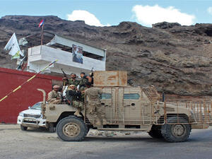 يعاني المئات من القادة العسكريين المتقاعدين والجنود المسرحين، من أوضاع معيشية صعبة