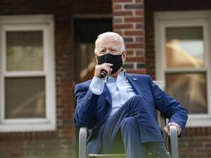 Democratic Presidential Candidate Joe Biden speaks with steelworkers during a backyard conversation in Detroit, Michigan, on September 9, 2020. JIM WATSON / AFP
