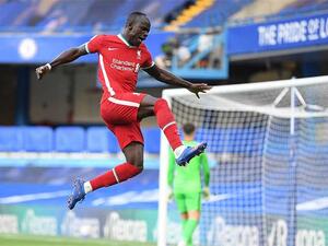 ماني يحتفل بهدفه