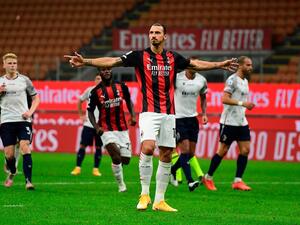 إبراهيموفيتش يحتفل بهدفه الثاني