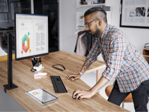 How Smart Monitors Can Help Students and Business Users Work More Efficiently at Home