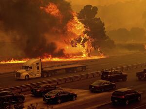 السلطات أصدرت أمرا بإجلاء السكان المحليين