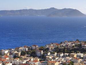 جزيرة كاستيلوريزو اليونانية