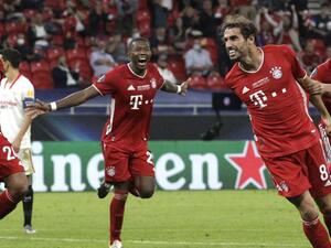 مارتينيز يحتفل بهدف بايرن الثاني