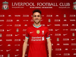 جوتا بقميص ليفربول