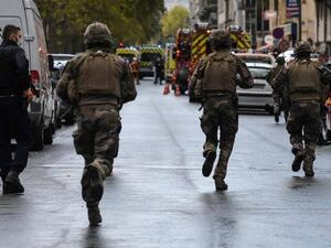 رجح وزير الداخلية جيرالد دارمارنان أن يكون الهجوم “عملا إرهابيا إسلاميا