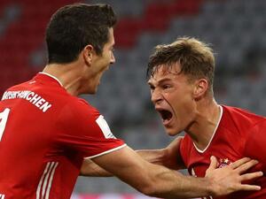 كيميش وليفاندوفسكي يحتفلان بالهدف الحاسم