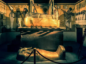King Tut tomb and sarcophagus at the Tutankhamun exhibition on December. (Shutterstock/ File Photo)