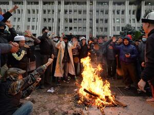 People protesting the results of a parliamentary vote gather by a bonfire in front of the seized main government building, known as the White House, in Bishkek, on October 6, 2020. Kyrgyzstan was deep in political crisis Tuesday with its pro-Russian president insisting he was in control despite protesters capturing the seat of government and freeing his predecessor and nemesis following violent clashes with police. VYACHESLAV OSELEDKO / AFP